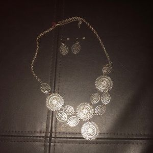 Silver Necklace w/ Matching Earrings
